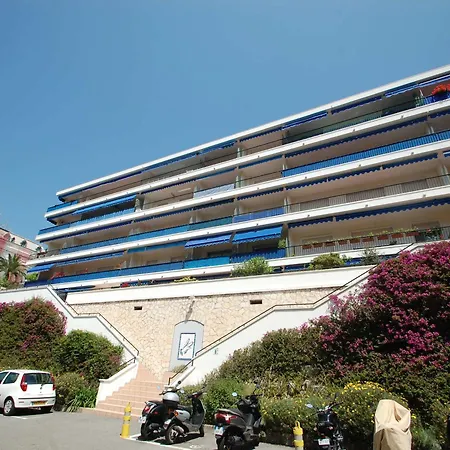 Apartment Avec Grande Terrasse Ensoleillee Pres Du Centre Et Des Plages - Fr-1-196-319